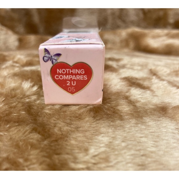 TOO FACED NOTHING COMPARES 2 U LIPSTICK - Picture 3 of 6